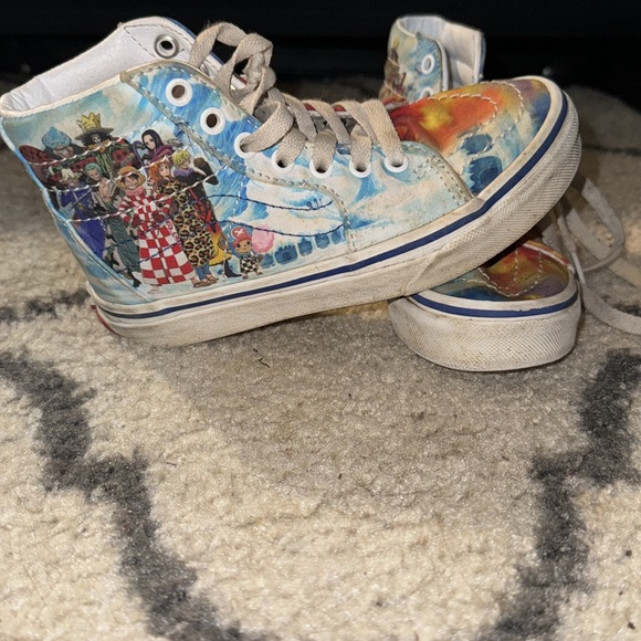 Boys vans worn but still in good condition. - Picture 2 of 6